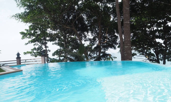 Ko Chang Resort | Cozy Chang Cliff Resort: Ocean Views & Family-Friendly Amenities