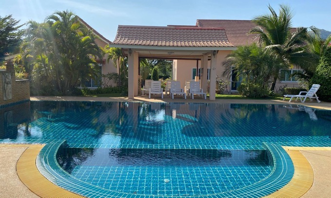 Pak Nam Pran Villa | Chang Noi wheelchair accessible resort