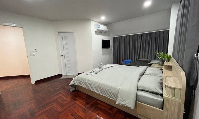 Phetchaburi Villa | Discover Chang Phueak Chao Samran Beach - Pet Friendly Oasis