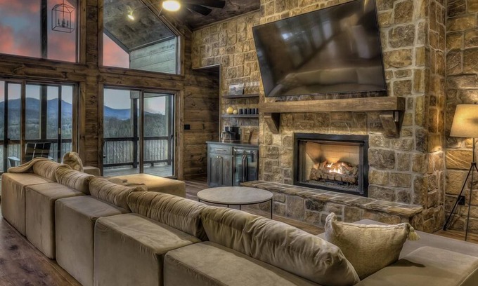 Mineral Bluff Cabin | Experience Changes In Altitude: 4 Master Suites & Views