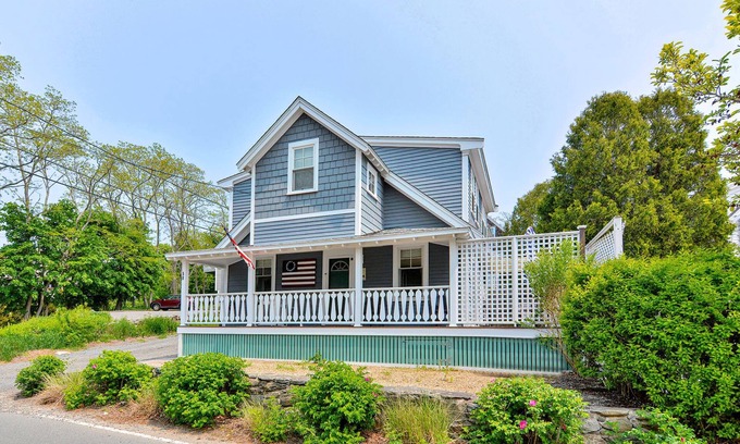 Gloucester House | Tranquil Retreat: Oceanfront Cottage Near Niles Beach