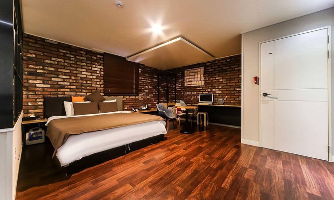 Jinhae Hotel | Eco-Friendly Retreat at Changwon Jinhae with Hot Tub