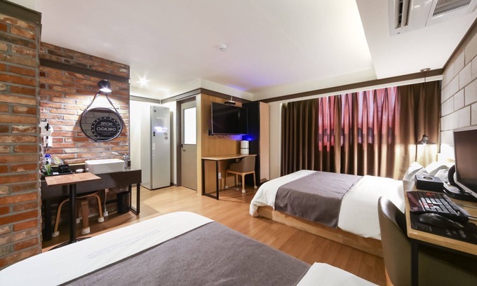 Changwon Hotel | Eco-Friendly Stay at Changwon Myeongseodong Chicago Hotel