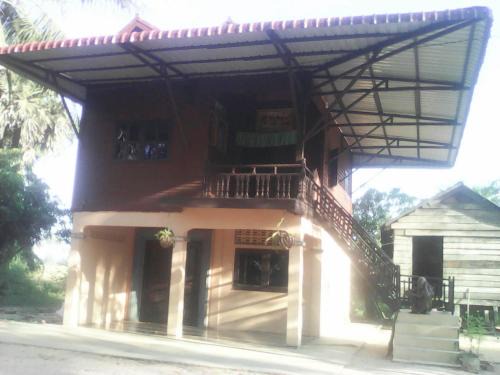 Sout Nikom House | Discover Chansor Community Homestay: Cozy Dining Experience