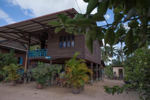 Sout Nikom House | Discover Chansor Community Homestay - Cozy Kitchen Retreat