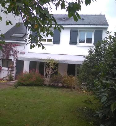 Orvault House | Chantilly: Guest Rated 9/10, Family-Friendly Escape