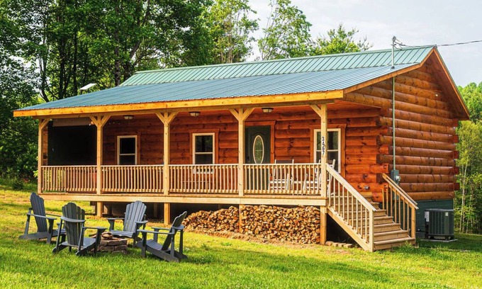Piper Gap Cabin | Relax at Chantilly Ridge: Hot Tub & Wifi Near Blue Ridge