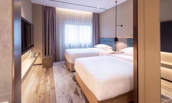 Baiyun Hotel | Convenient Chaoman Hotel near Xiaoping Subway Station