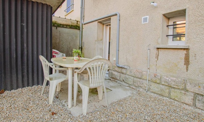 Chaource House | Charming Chaource Gîte: Pet-Friendly with Spa & Breakfast