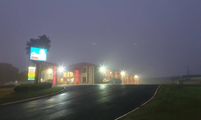 Hallettsville Hotel | Comfortable Stay at Chaparral Motel with Family Amenities
