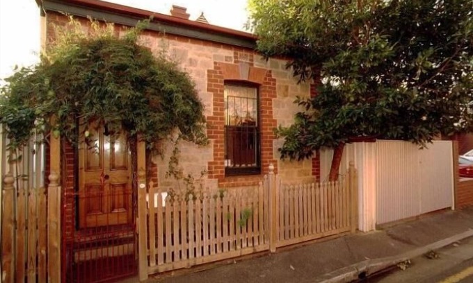 North Adelaide Cottage | Ideal Chapel Cottage with Kitchen & Child-Friendly Amenities