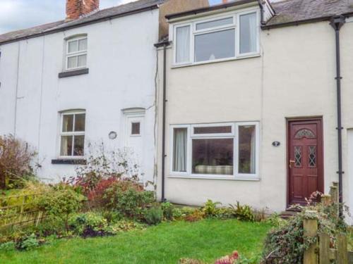 Grosmont House | Cozy Stay at Chapel Cottage - Rated 8.5/10 by Guests