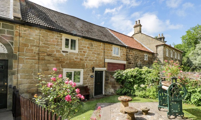 Redcar Cottage | Cozy Chapel Cottage: Pet-Friendly Retreat in Saltburn