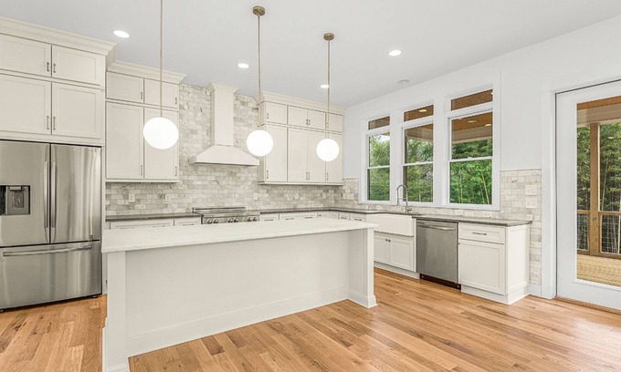 Chapel Hill House | Luxury Stay at Chapel Hill: Pet-Friendly & Family Rooms