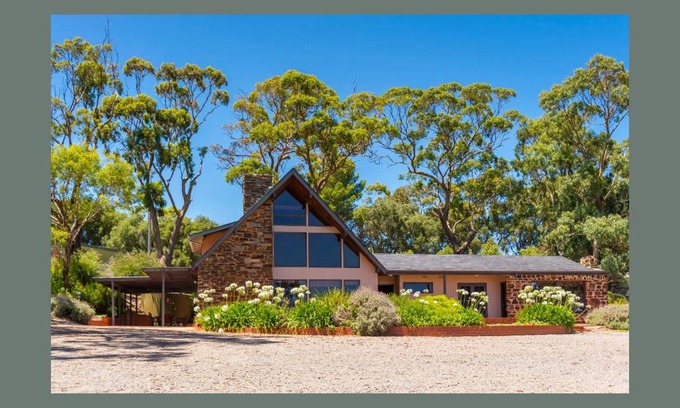 McLaren Vale Apartment | Elegant Chapel Hill Winery Guest House with Breakfast Included