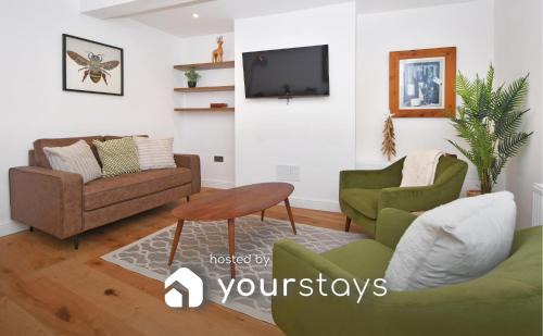 Sandbach House | Chapel House: Comfort and Convenience Await Your Stay