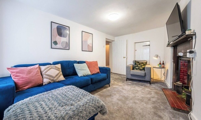 Newport House | Family-Friendly Stay at Chapel Lodge by Tŷ SA with Breakfast