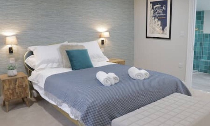 Bath City Centre House | Explore Chapel Lodge: Rooftop Garden & Free Parking