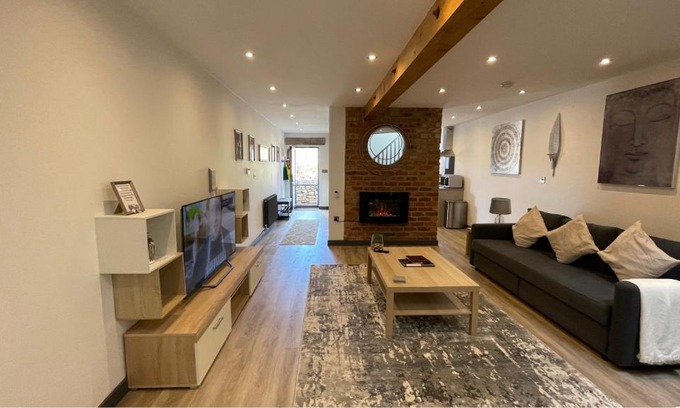 Wirksworth House | Chapel Row 2: Guest Rated 9.9 with Family-Friendly Amenities