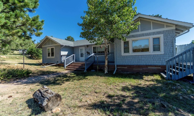 Estes Park House | Pet-Friendly Retreat Near Downtown - Guest Rated 9.8