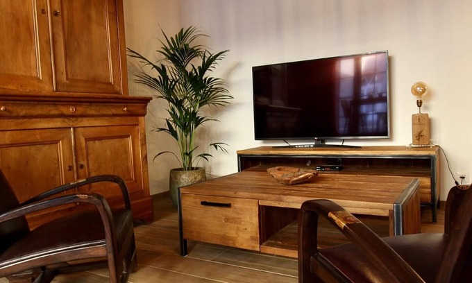 Cerans-Foulletourte Cottage | Cozy Gite Cérans-Foulletourte with Spa and Breakfast