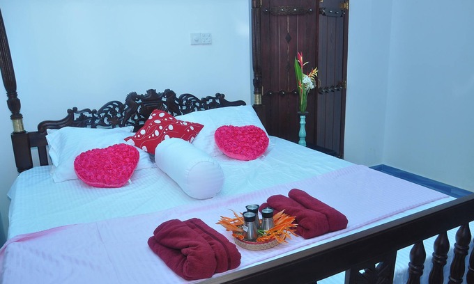 Hettimulla Villa | Relax at Chara Lanka Beach Villa near Ambalangoda Beach