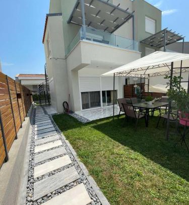 Nea Iraklitsa Apartment | Experience Oceanfront Bliss at Chara's House, Rated 9.3/10