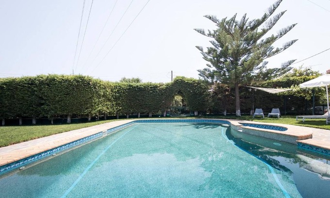 Kato Diminio House | Relax at Chara's Private Villa with Pool & Jacuzzi
