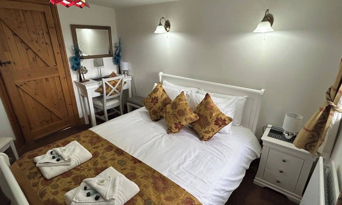 Cauldon Low Cottage | Cozy 3-Bed Cottage Near Alton Towers with Pet-Friendly Options