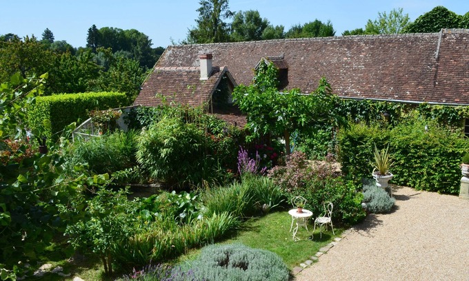 Selles-sur-Cher Cottage | Charming Cottage Steps from Beauval Zoo and Loire Castles