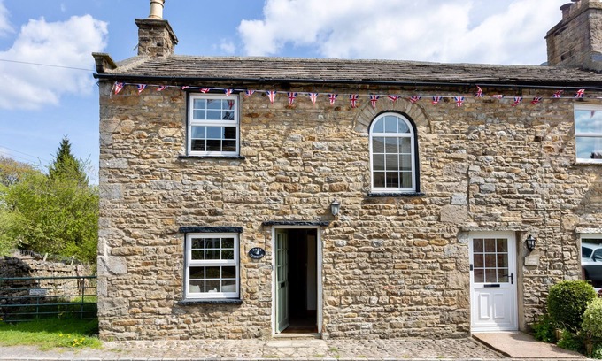 Leyburn Cottage | Charming Cottage in West Burton - Rated 9.6/10 with Kitchen