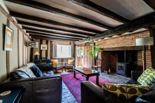 Hoxne House | Cozy Rural Cottage with Walks, Pub & Shop Nearby