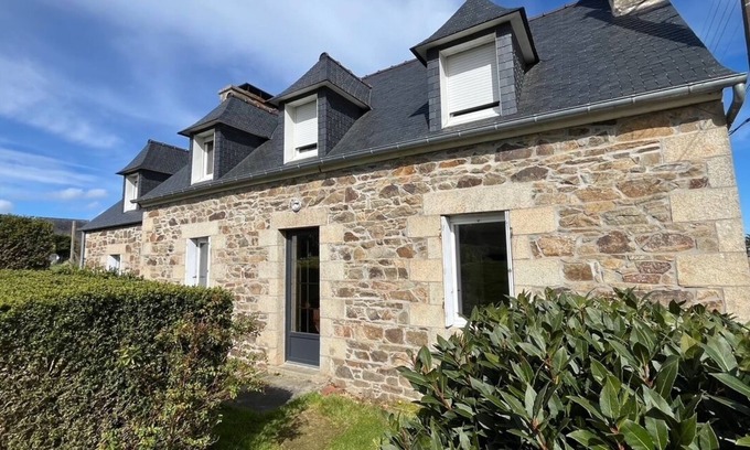 Saint-Quay-Perros House | Character house close to the port of Perros-Guirec with enclosed garden.