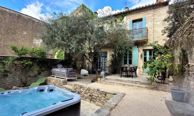 Sagries House | Charming House with Jacuzzi Near Uzès: Tradition Meets Modernity
