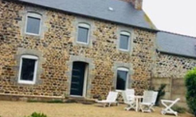 Henon House | Historic 1889 House with Modern Kitchen Amenities