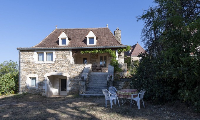 Les Arques House | Idyllic Countryside Retreat with Ocean Views & Breakfast