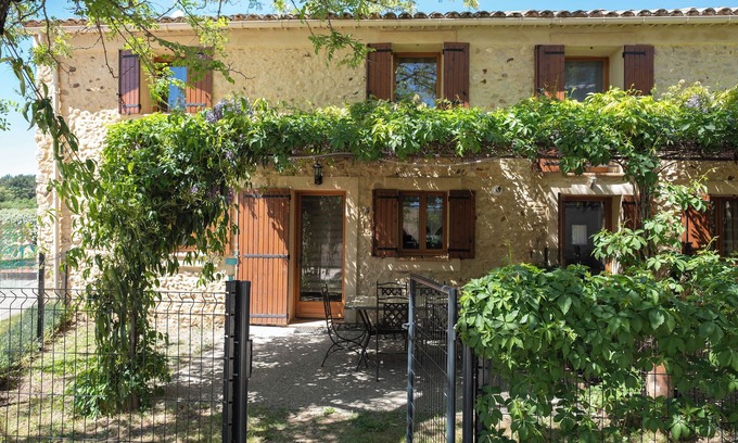 Gargas Cottage | Charming House in Luberon Park: Pet-Friendly & Family-Approved