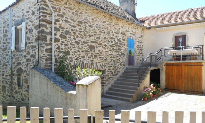 Lescure-Jaoul House | Charming Character House in Les Cayroux - 9.6/10 Rated