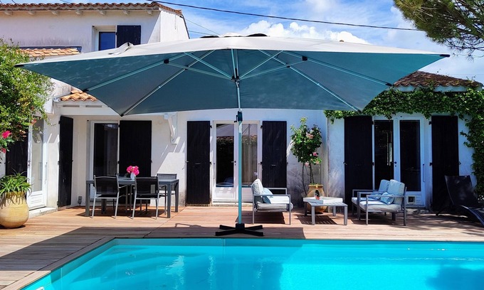 Dompierre-sur-Mer Villa | Charming Villa with Private Heated Pool and Ocean Views
