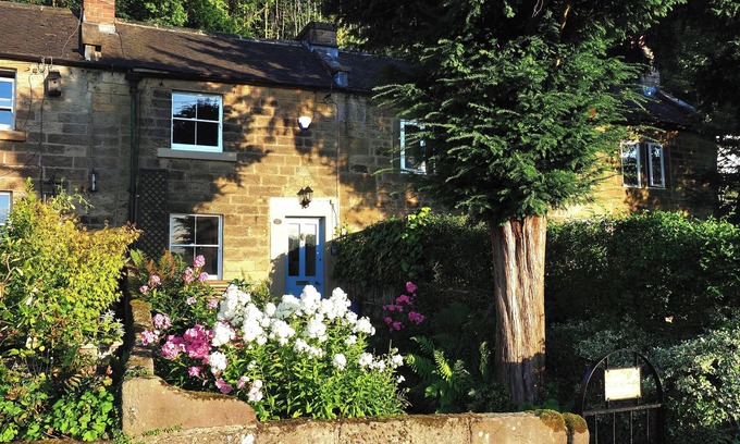 Matlock Cottage | Inviting Derbyshire Mid-Terrace with Gorgeous Views & Breakfast