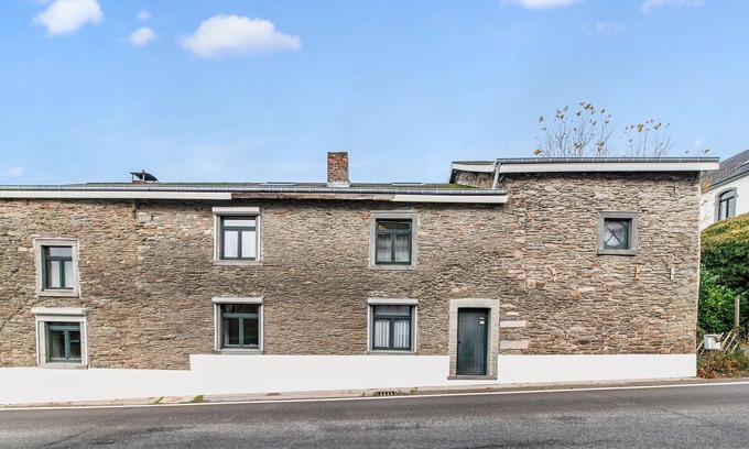 Cherain House | Characteristic holiday home with balcony