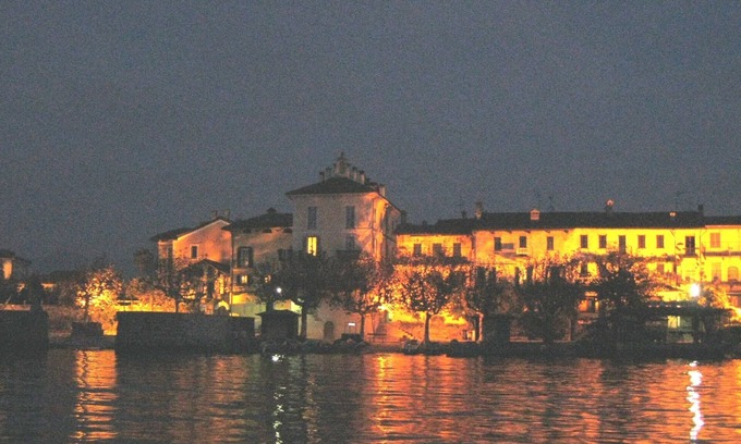 Stresa Apartment | Picturesque Isola Pescatori Retreat with Stunning Lake Views