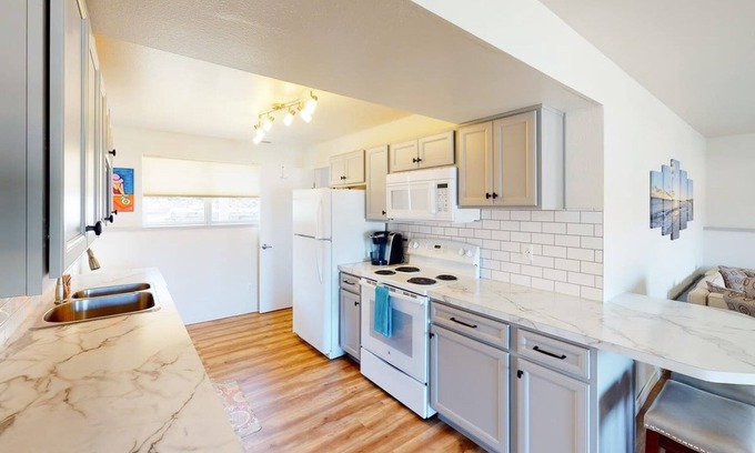 Chelan Apartment | Chardonnay Getaway: Guest Rated 9.8 with Stunning Views