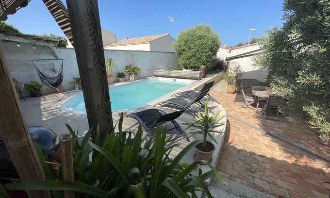 Salles sur Mer House | Idyllic Charentaise House with Pool, 5 Min to the Sea