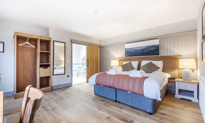 Lansdown Hotel | Top-Rated Charlcombe Inn with Family-Friendly Amenities