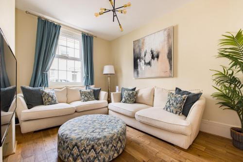 Salisbury House | Welcoming Charles Hope Salisbury Residence - Pet Friendly Stay