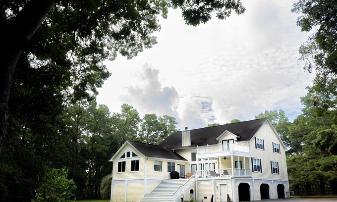 Johns Island House | CHARLESTON, FAMILY FRIENDLY! INDOOR POOL, GAME ROOM, PETS OK