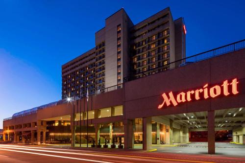 Charleston Hotel | Comfortable Stay at Charleston Marriott Town Center Hotel
