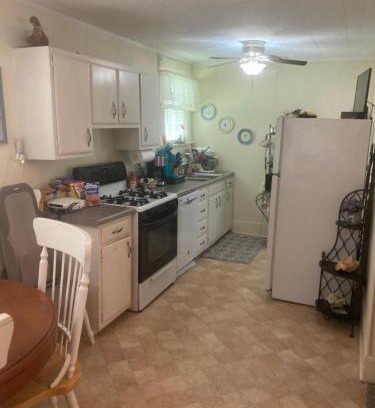 Rosewood Apartment | Charleston, SC themed - conveniently located well appointed one bedroom apartment in Columbia South Carolina