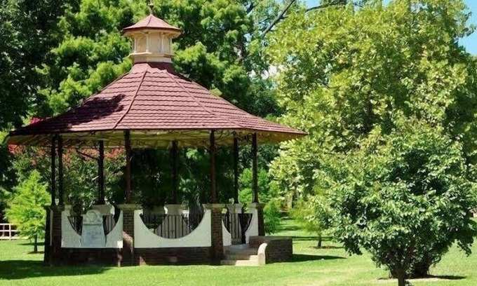 Glen Innes Hotel | Discover Charlesworth On The Park - Family-Friendly Retreat